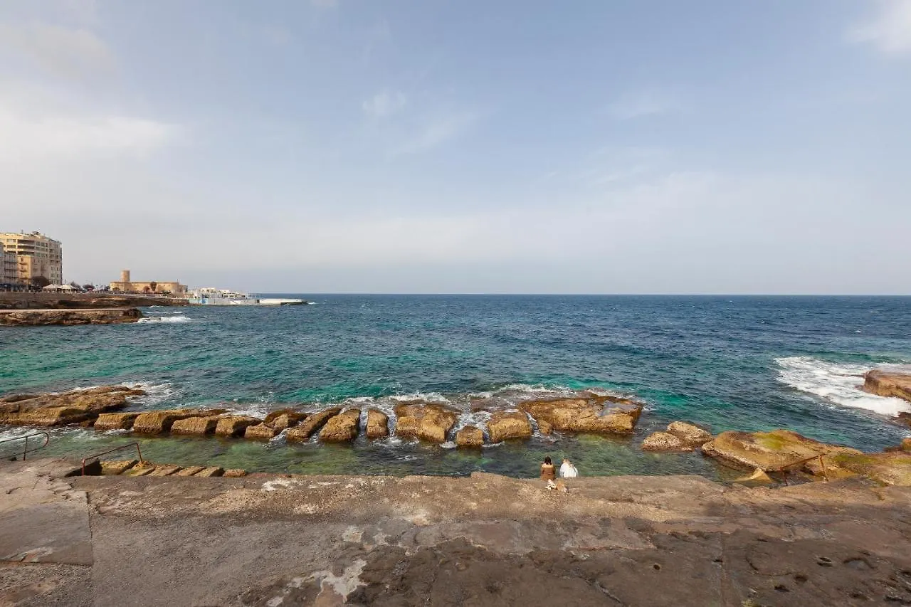 Spacious Seafront Apt With Living, Sofa, Wifi & Ac By 360 Estates Sliema Malta