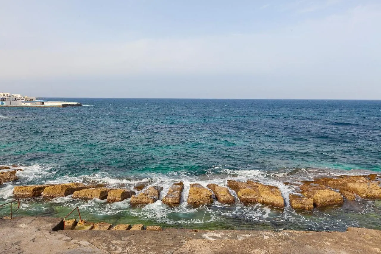 Spacious Seafront Apt With Living, Sofa, Wifi & Ac By 360 Estates Sliema 0*,  Malta