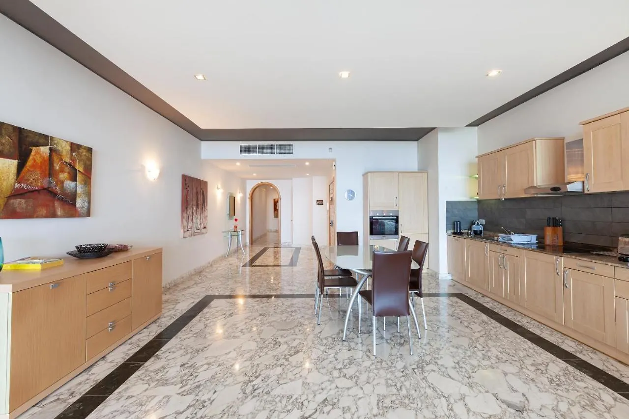 Apartment Spacious Seafront Apt With Living, Sofa, Wifi & Ac By 360 Estates Sliema