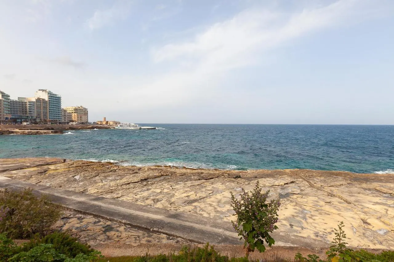 Apartment Spacious Seafront Apt With Living, Sofa, Wifi & Ac By 360 Estates Sliema