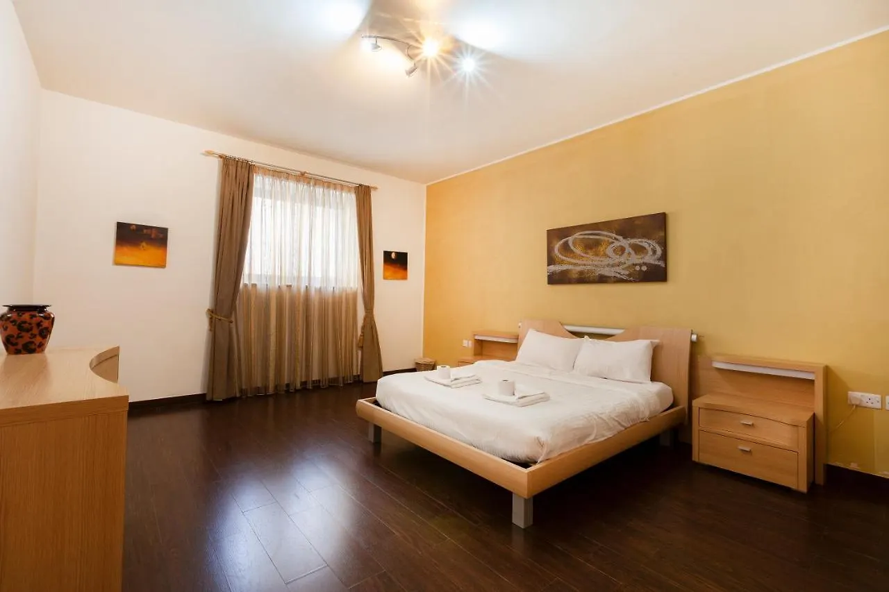 Spacious Seafront Apt With Living, Sofa, Wifi & Ac By 360 Estates Sliema Apartment