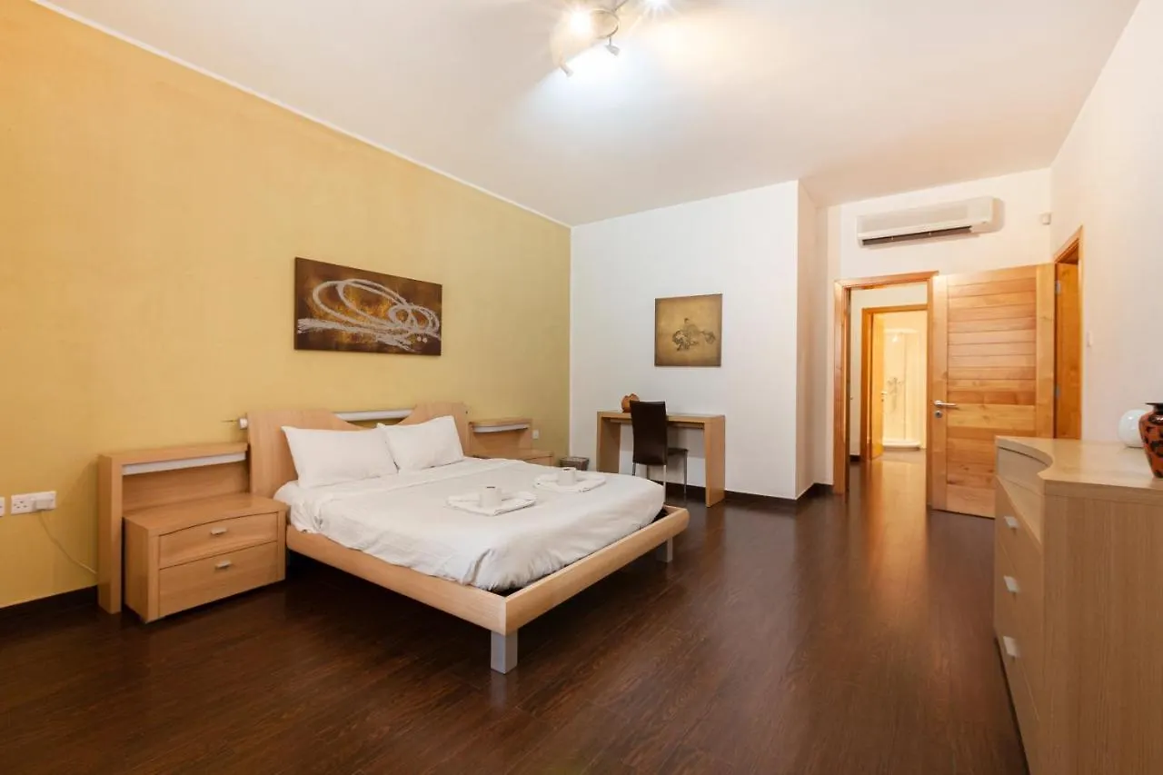 Spacious Seafront Apt With Living, Sofa, Wifi & Ac By 360 Estates Sliema Malta