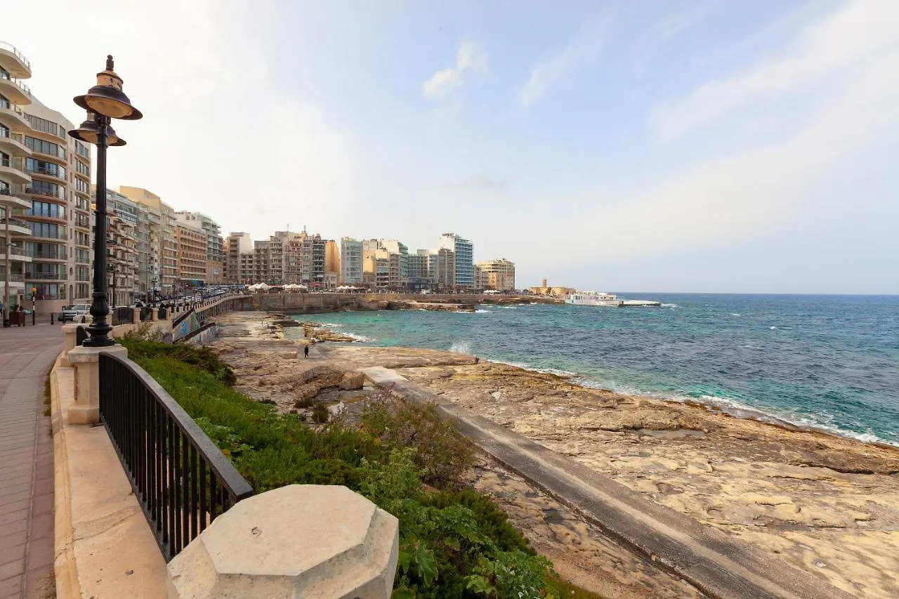 Spacious Seafront Apt With Living, Sofa, Wifi & Ac By 360 Estates Sliema 0*,  Malta