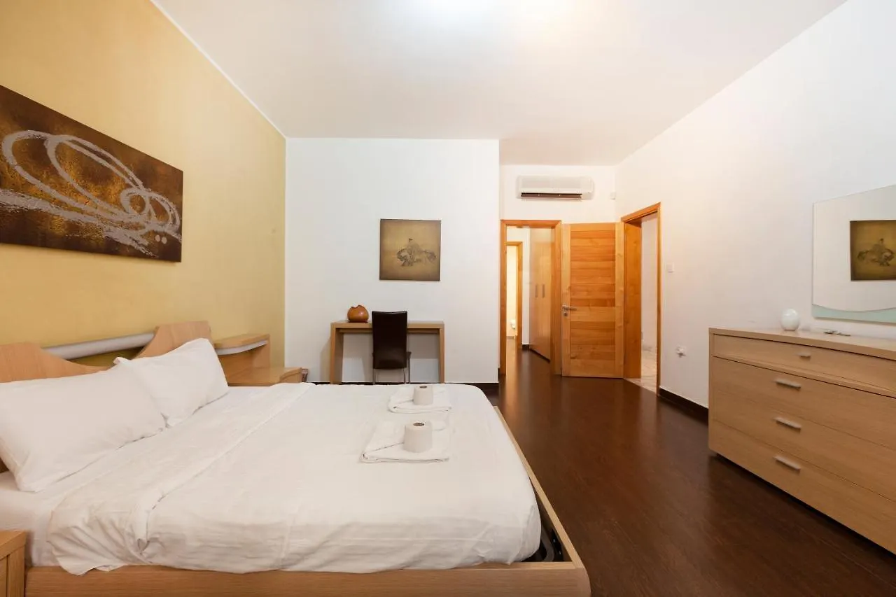 Spacious Seafront Apt With Living, Sofa, Wifi & Ac By 360 Estates Sliema