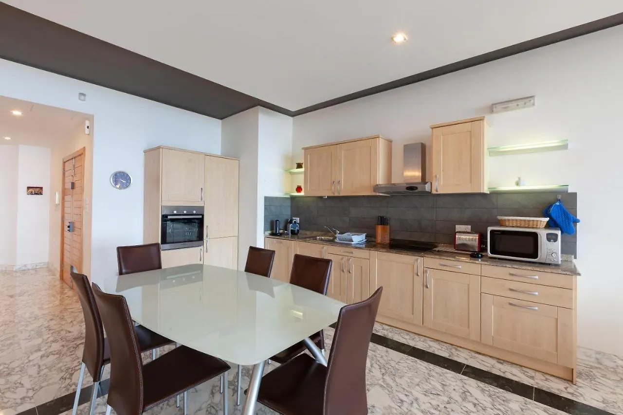 Spacious Seafront Apt With Living, Sofa, Wifi & Ac By 360 Estates Sliema 0*,  Malta