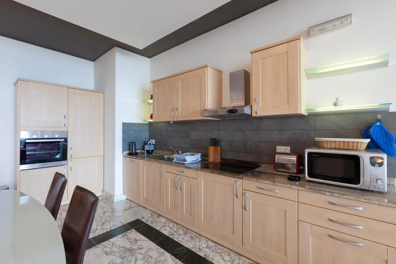 Apartment Spacious Seafront Apt With Living, Sofa, Wifi & Ac By 360 Estates Sliema Malta