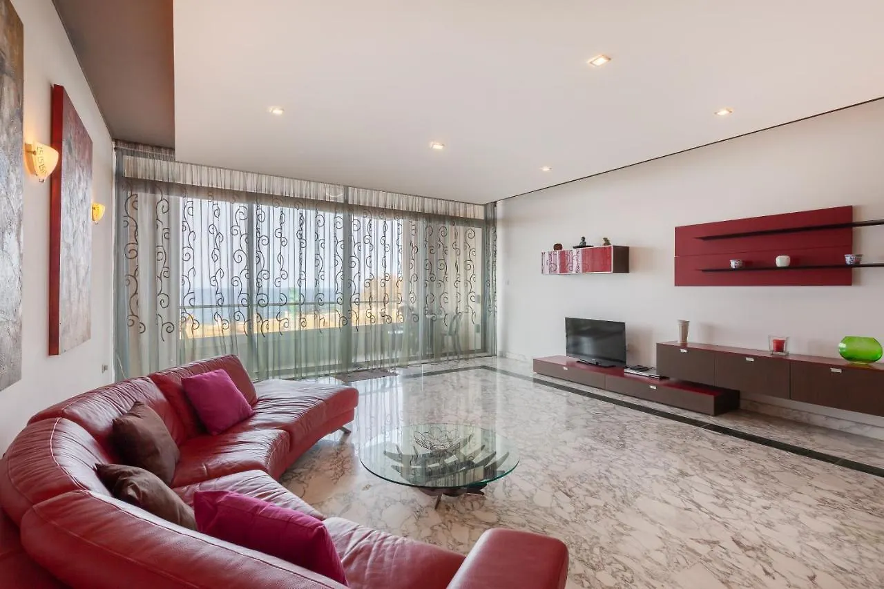 Spacious Seafront Apt With Living, Sofa, Wifi & Ac By 360 Estates location
